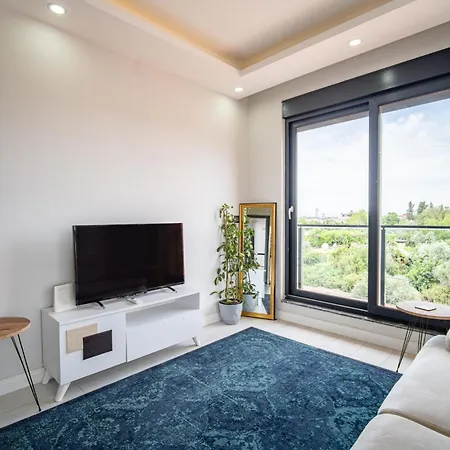 Luxury With Shared Pool In Appartamento